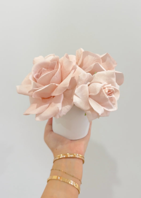 Dreamy luxe mini floral arrangement - littledreamersinteriors