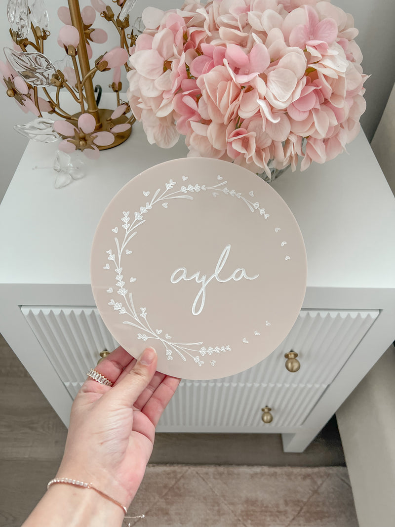 Round Floral Name sign - littledreamersinteriors